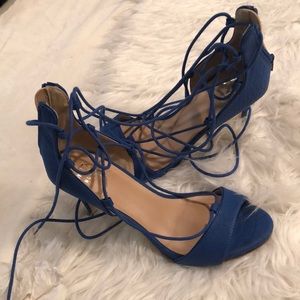 Blue open toe tie up pumps